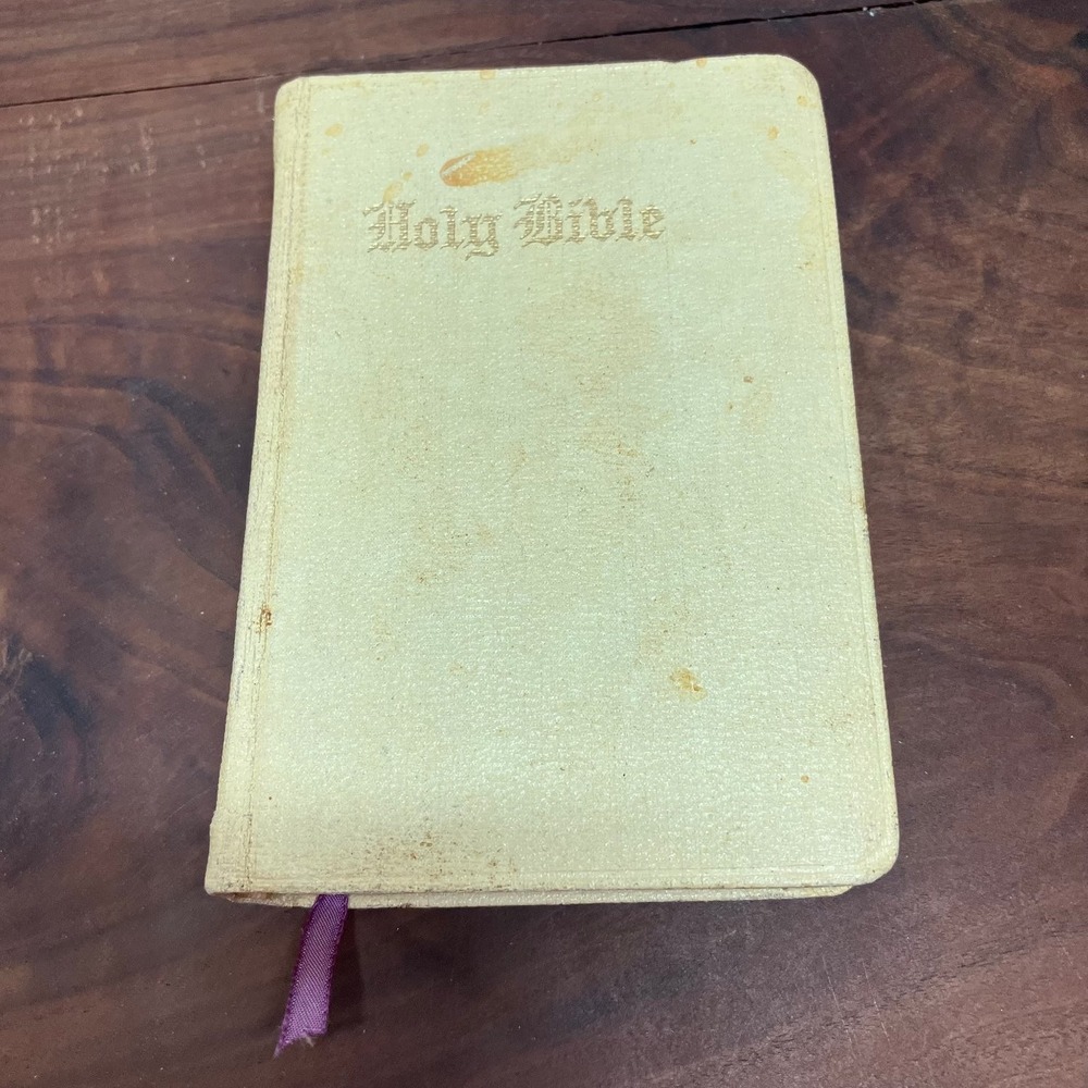 1955 The Holy Bible King James Version Universal Book and Bible House KJV White